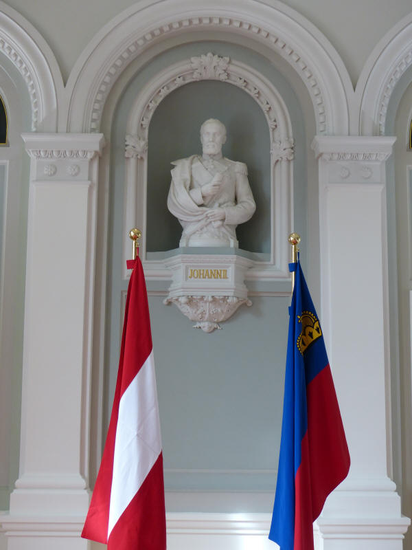 Büste für Johann II im Fürst-Johannes-Saal